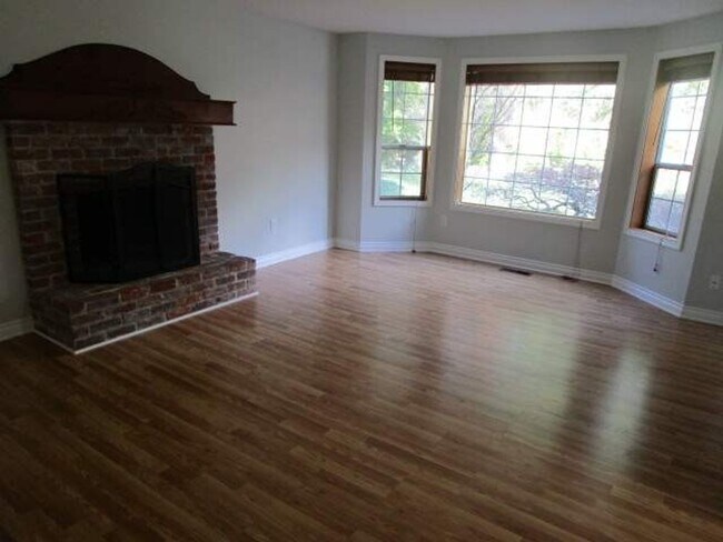 Building Photo - 4 Bedroom, 2.5 Bathroom Artondale area home