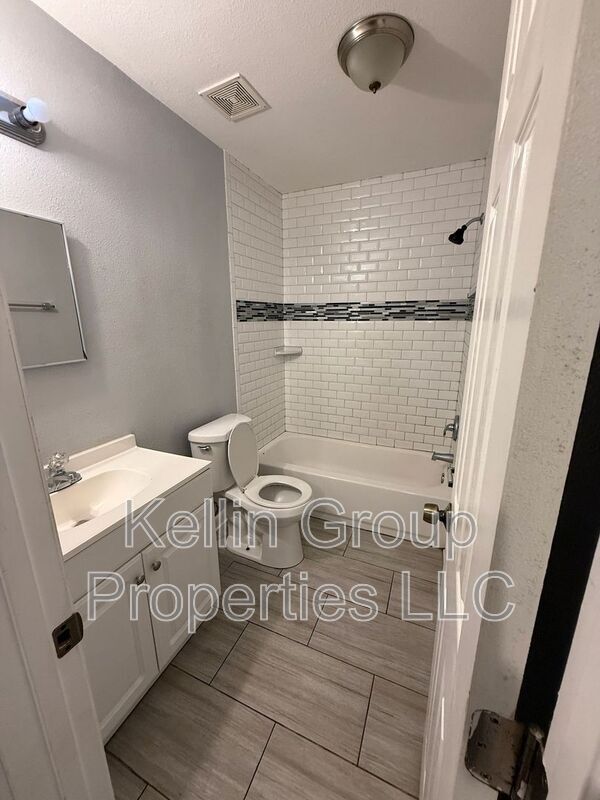 Building Photo - 1039 N Brunnell Pky