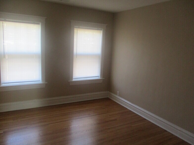 Bedroom - 5818 S Grand Blvd