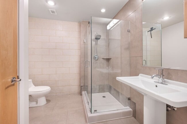 Building Photo - Lovely Studio-Style 1 Bedroom Condo Unit i...