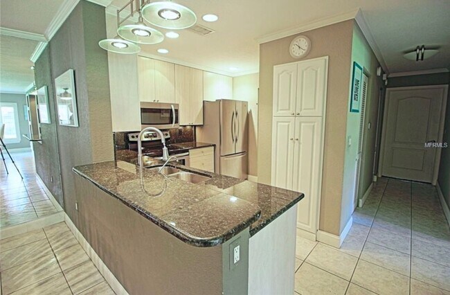 Building Photo - 633 Arbor Lake Ln