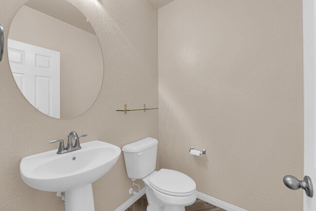 Building Photo - Immaculate 3 Bedroom, 2.5 Bathroom Home wi...