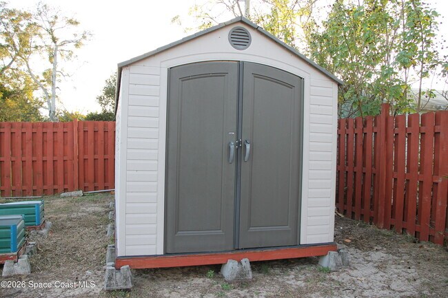 Building Photo - 904 Kensington Dr