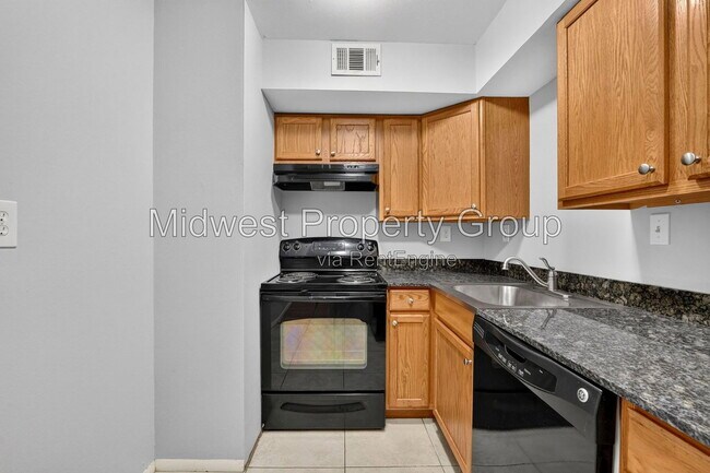 Building Photo - 2501 S Big Bend Blvd
