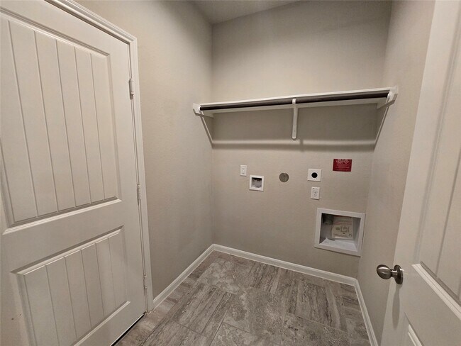 Building Photo - 511 Yellow Bullhead Ct