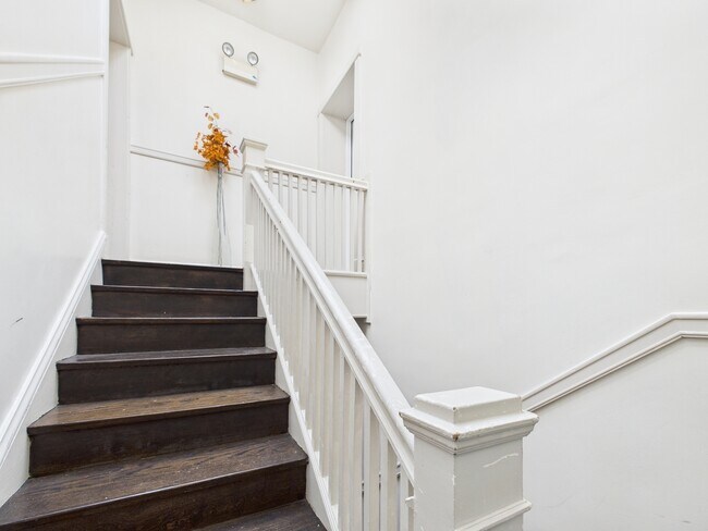 Building Photo - 5003 S Prairie Ave