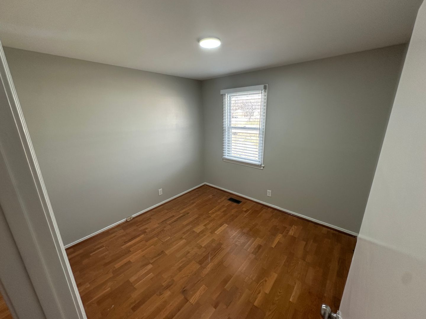 Building Photo - 416 Lealand Ln