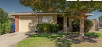 Building Photo - Adorable 2/1 Half-Plex w/Garage!  MUST SEE!!  Please read entire ad for viewings
