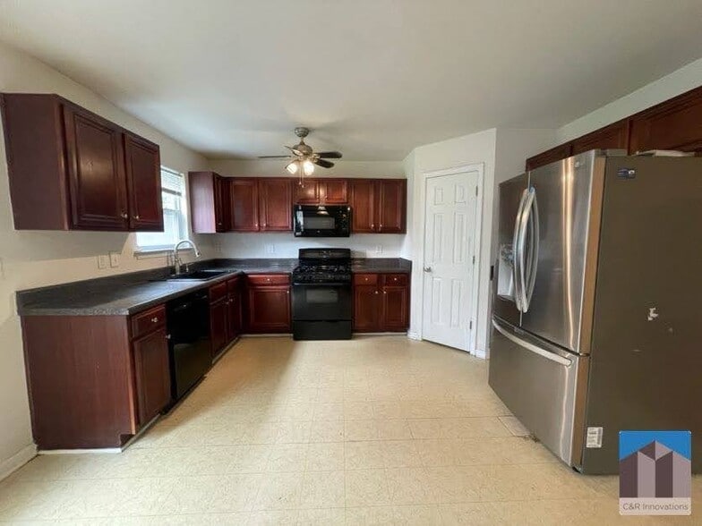 Building Photo - 4331 Ash Tree St