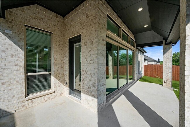 Building Photo - 2209 Pelican Dr