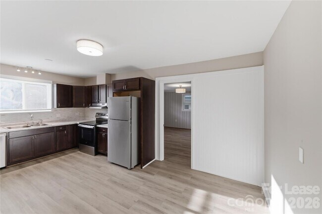 Building Photo - 2405 Greenland Ave