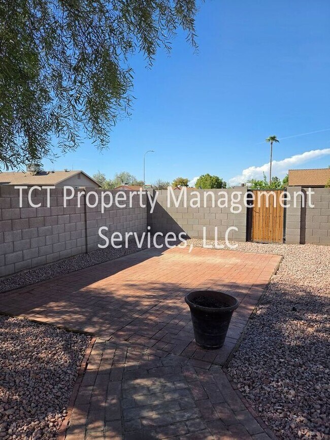 Building Photo - Nice corner Home in Tempe