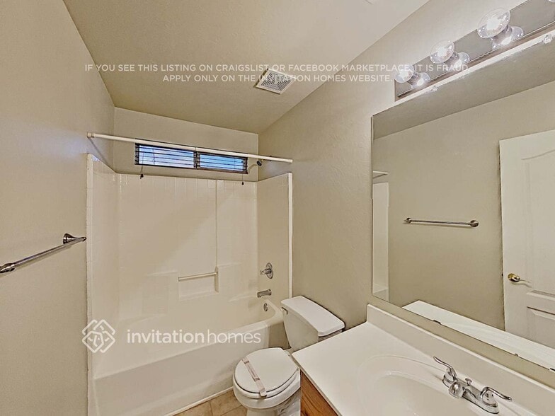 Building Photo - 10638 E Olla Ave