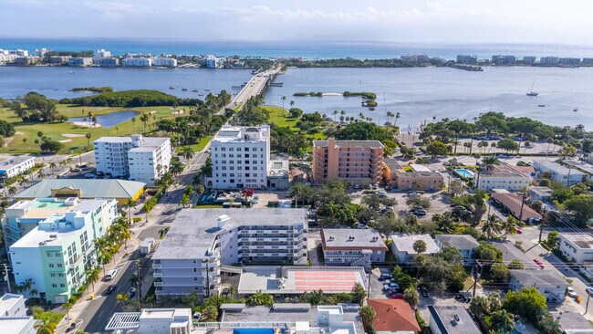 Building Photo - 111 Lake Ave