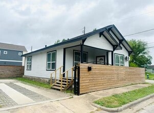 Building Photo - 2400 Burkett St.