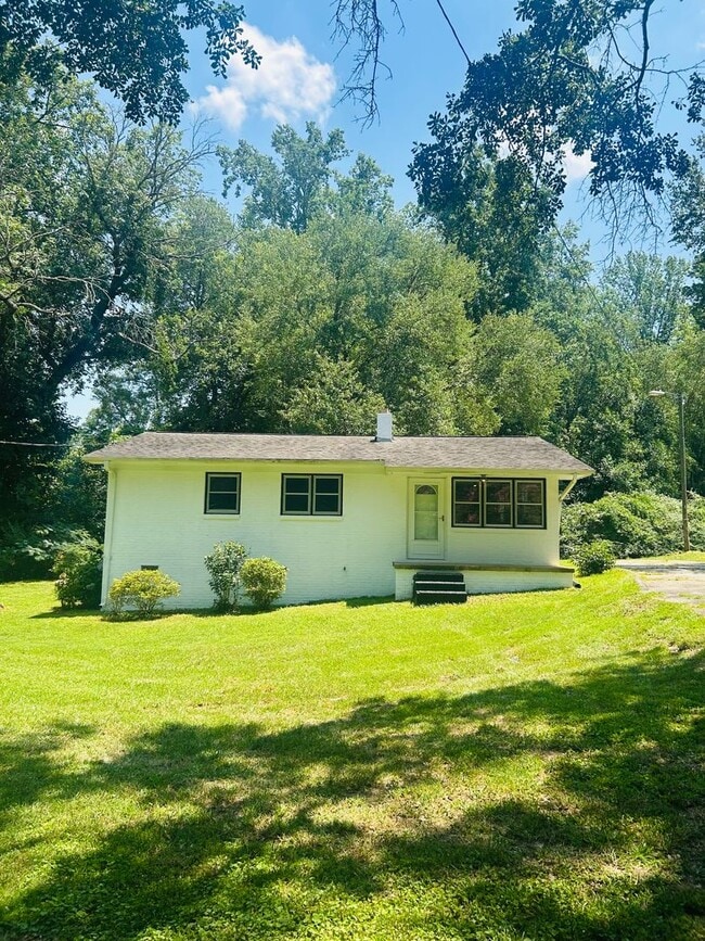 Building Photo - Newly Remodeled Home | Pet-Friendly | Room...