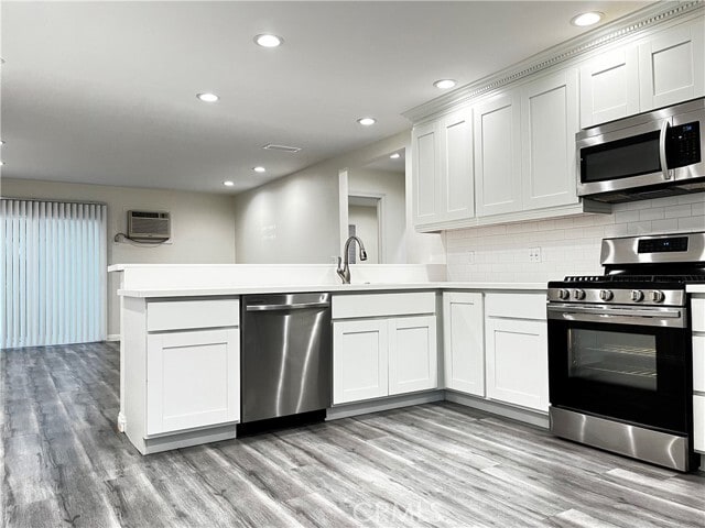 Building Photo - 7631 Amazon Dr