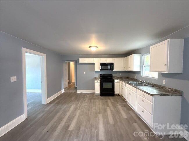 Building Photo - 207 Bradford Dr