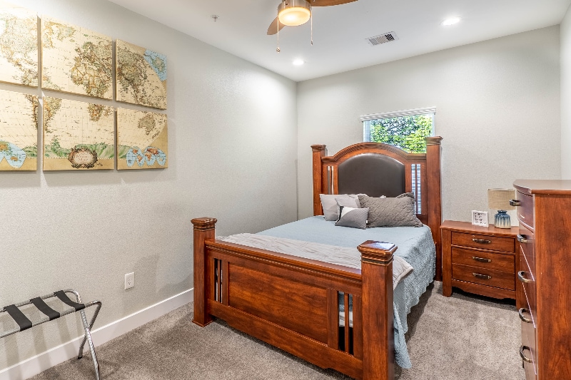 Building Photo - 142 W 5th St