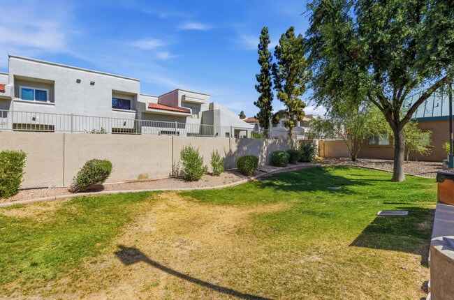 Building Photo - 2027 E University Dr
