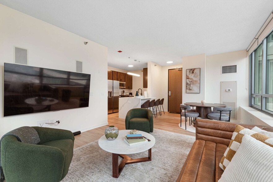 Building Photo - 365 N Halsted St