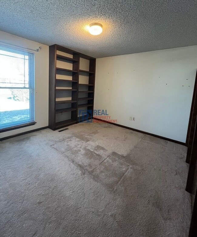 Building Photo - 1605 Flemming Dr