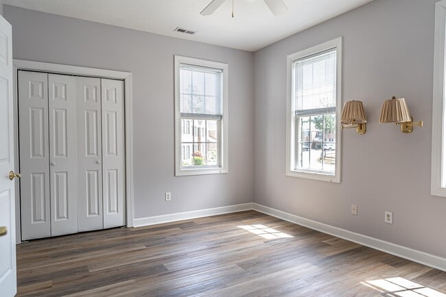 Building Photo - 1733 Woodbrooke Dr