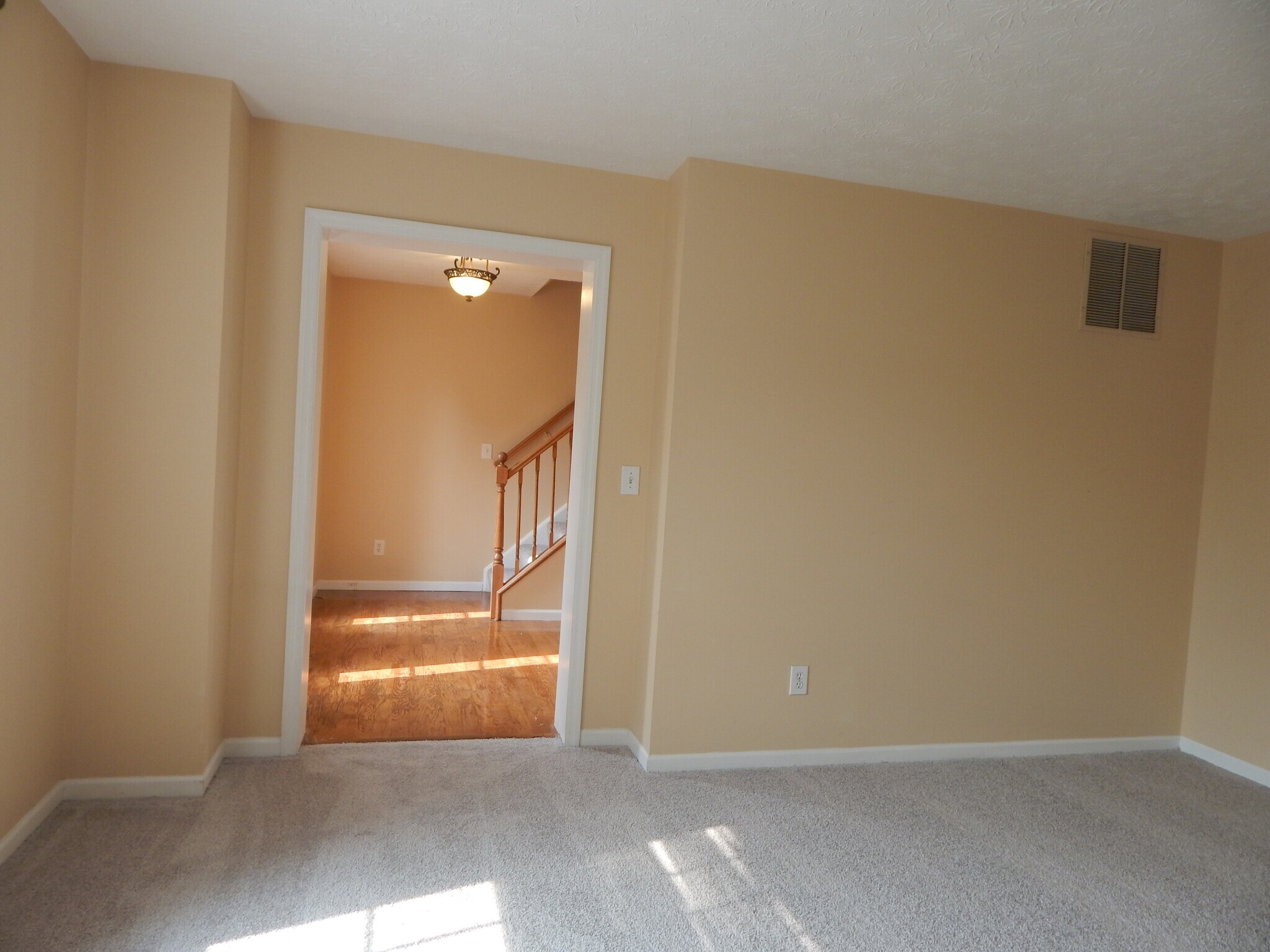 Building Photo - 20 Lexington Ct