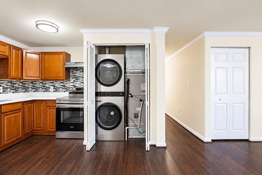 Building Photo - Bright & Comfortable Home in DC