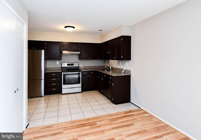 Building Photo - 15043 Cherrywood Dr