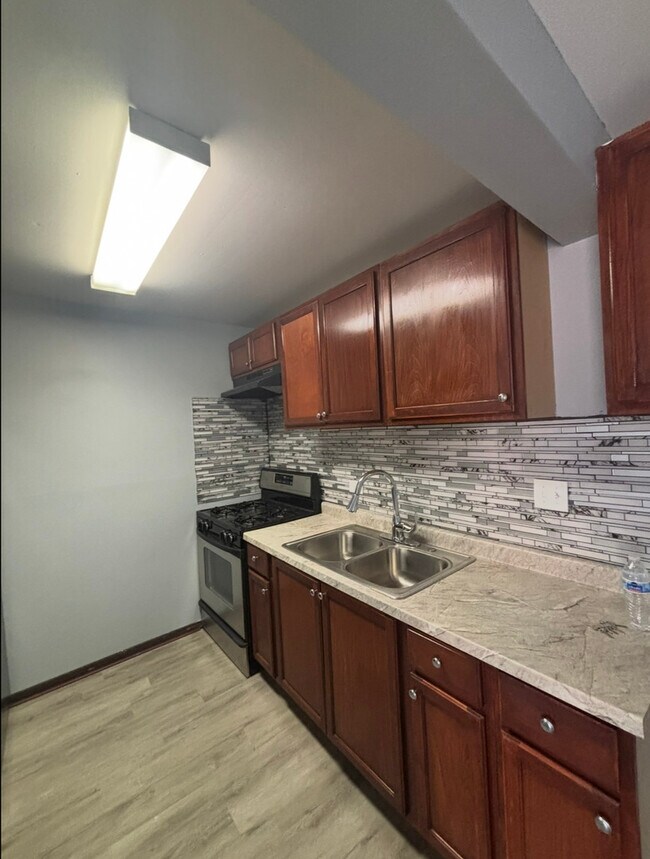 Building Photo - 3068 Bernice Ave