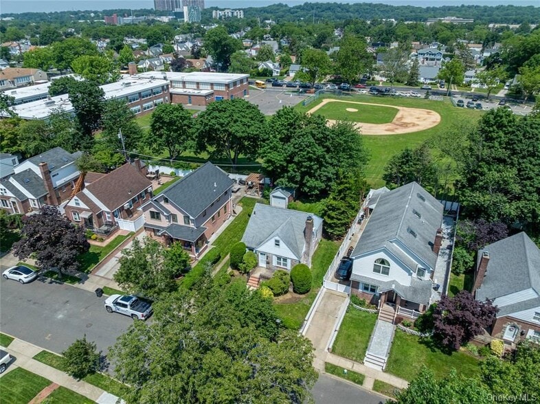 Building Photo - 147 Nugent St