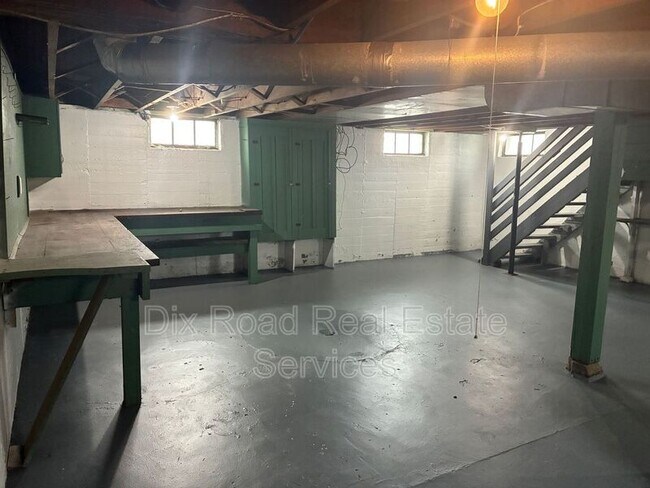 Building Photo - 504 Highland St