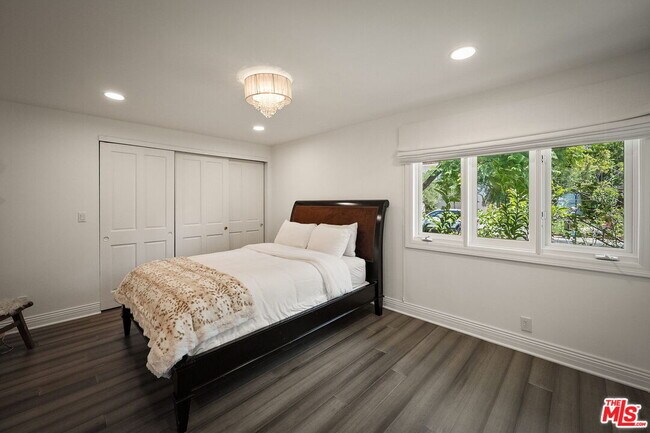 Building Photo - 2529 Pesquera Dr