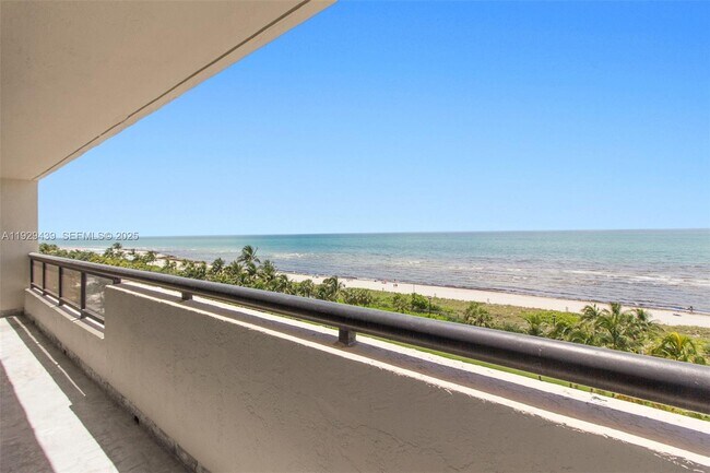 Building Photo - 2555 Collins Ave