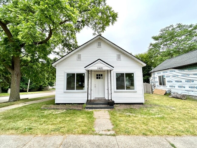 Primary Photo - Three Bedroom Home in Muskegon
