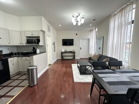 Building Photo - 207 N 11th St