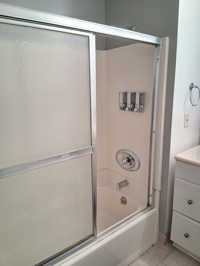 Building Photo - 2724 W Caldwell St