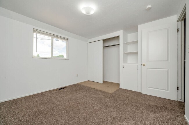 Building Photo - West Jordan Duplex w carport AVAILABLE NOW!!