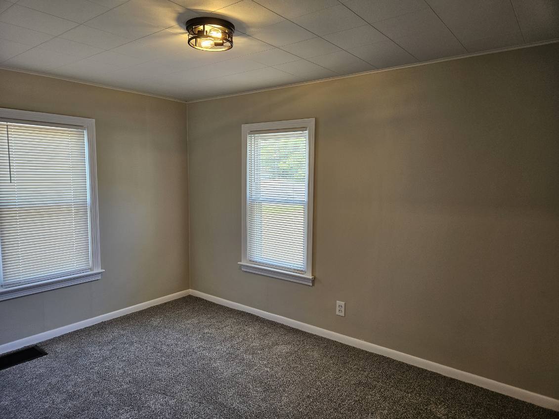 1st Floor Bed (1) - 1801 Sandwith Ave SW
