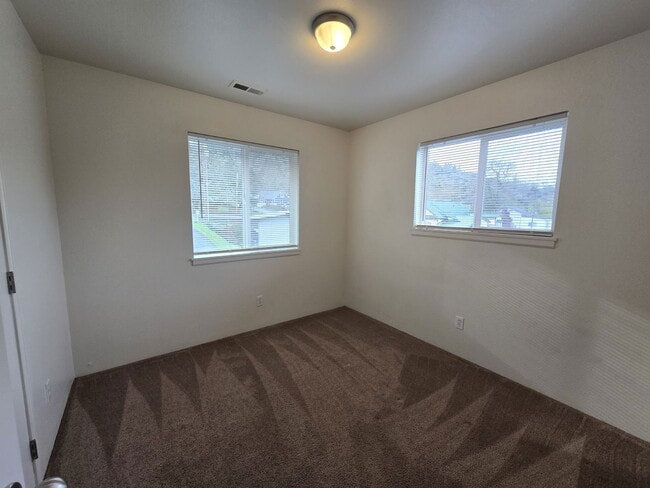 Building Photo - 1914 SE Douglas Ave