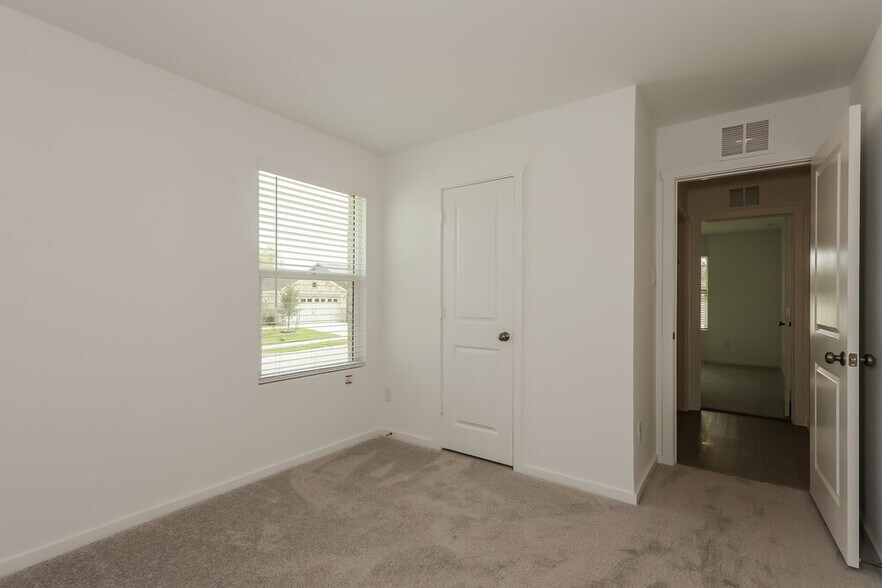 Building Photo - 100 Wild Rose Dr