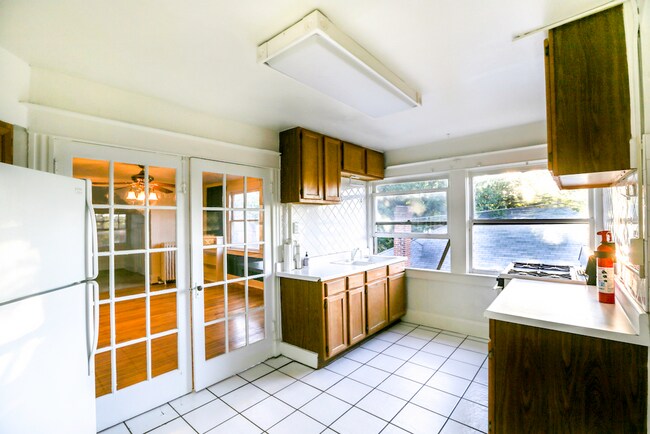 Building Photo - Charming 2 bed, 1 bath Condo in the heart of Denver