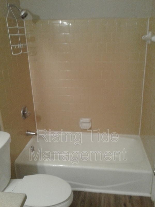 Building Photo - 8905 Valley Hill Dr