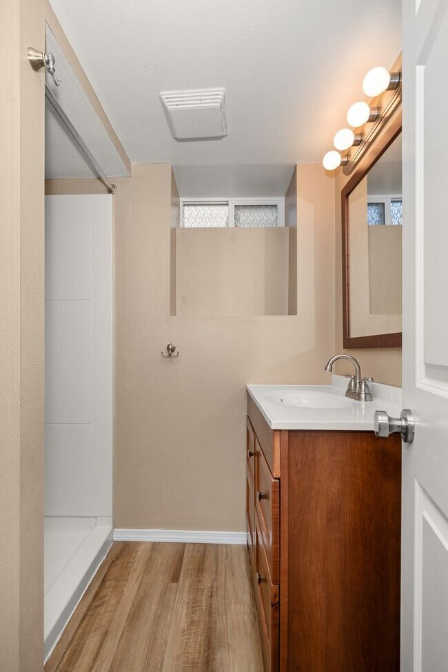 Building Photo - Available Now!! 5 Bedroom, 3 Bathroom Ranc...