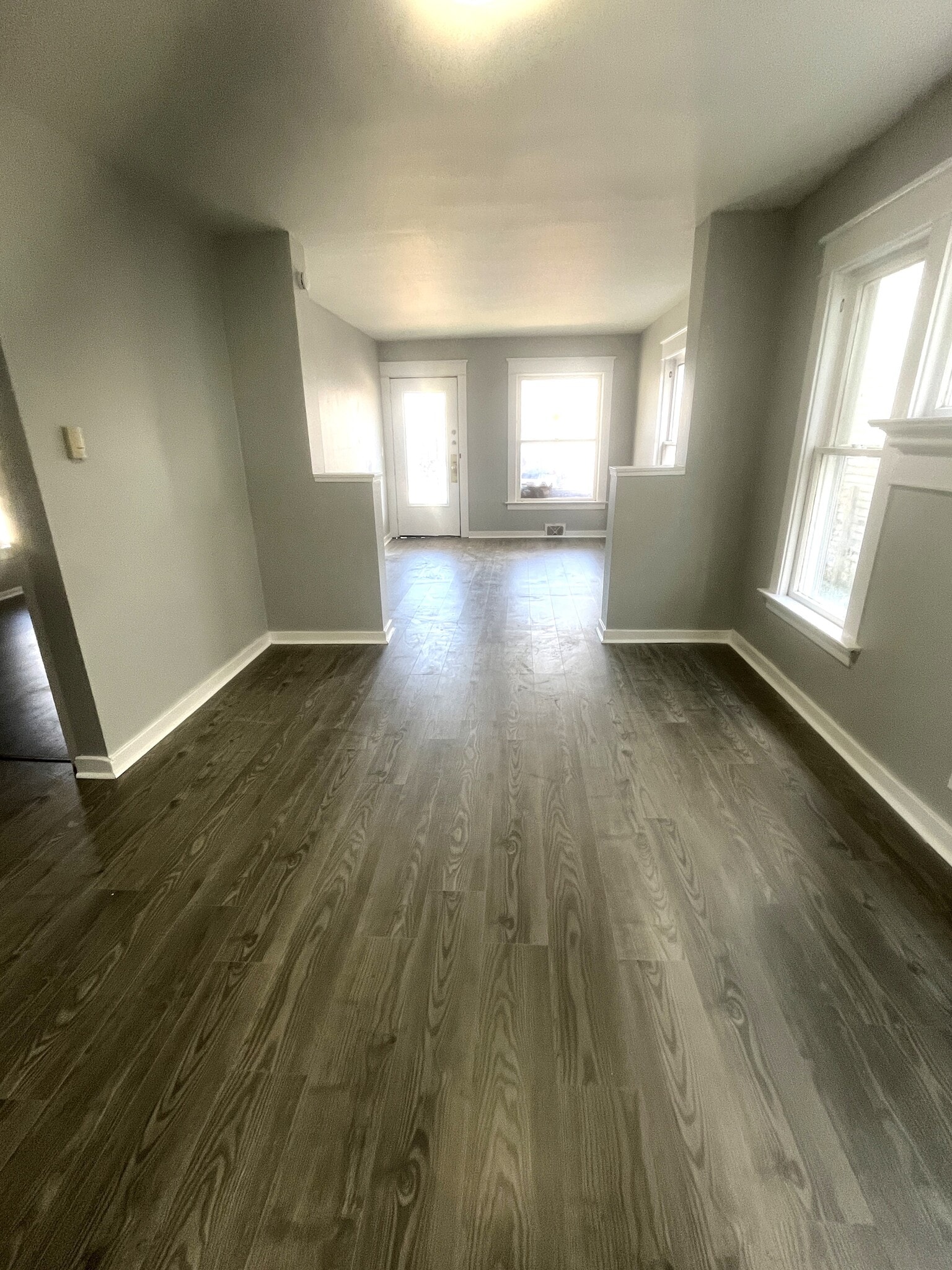 Building Photo - 704 W 18th St