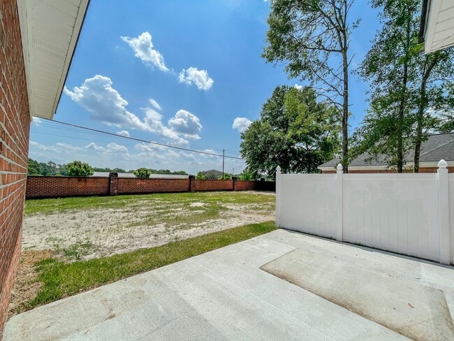 Building Photo - 27 Grove Cir