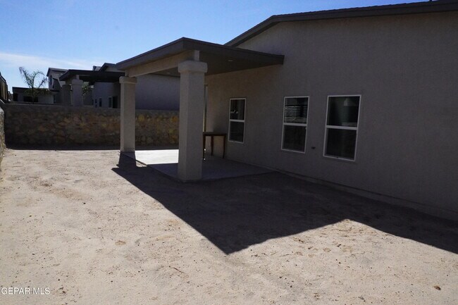 Building Photo - 132 Esther Trl