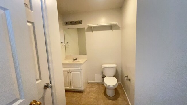 Building Photo - Spacious 3-Bedroom End Unit in Liberty Squ...