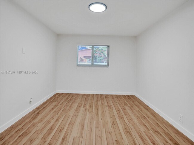 Building Photo - 932 Mandarin Isle